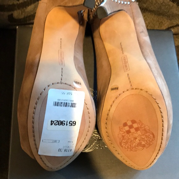 Vince Camuto | 8.5 beautiful studded pump. - Picture 7 of 8